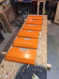 Holzschilder in Orange für STEMI Heckseilwinde HW-105